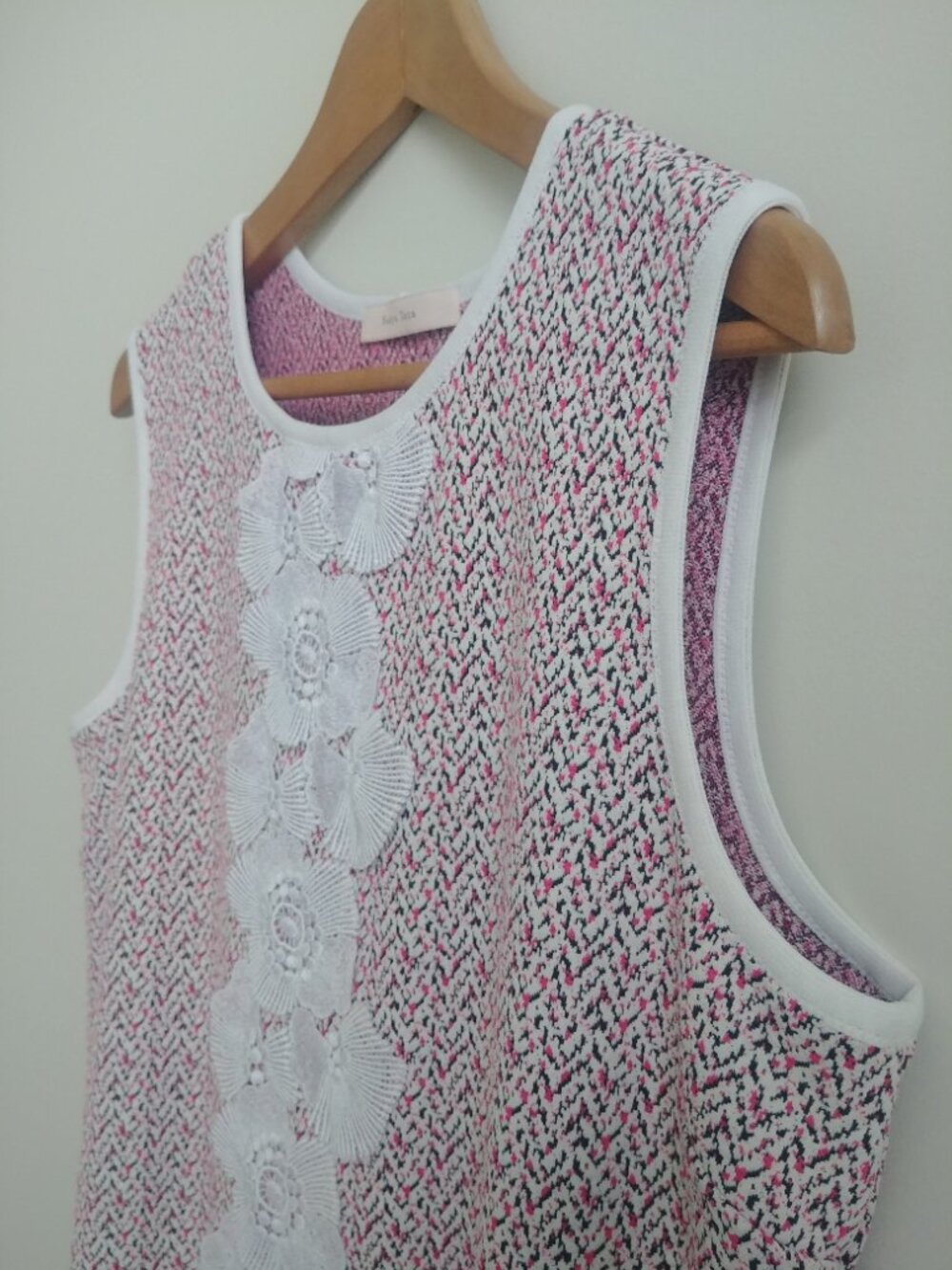 Nadya Toto Large sleeveless short mini dress with white flower shell appliques - Picture 8 of 15